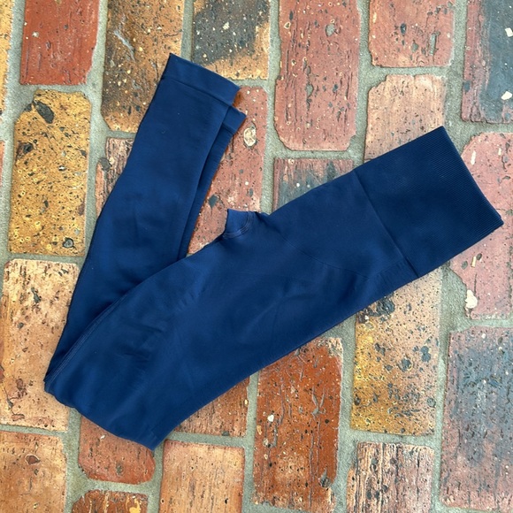 Lululemon Zone In Tight sz6 - Picture 7 of 13